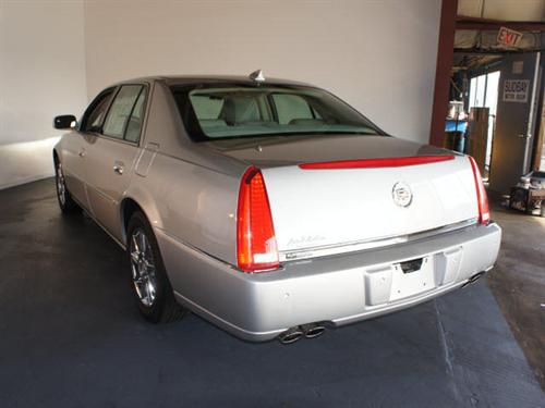 Cadillac DTS 2011 photo 3