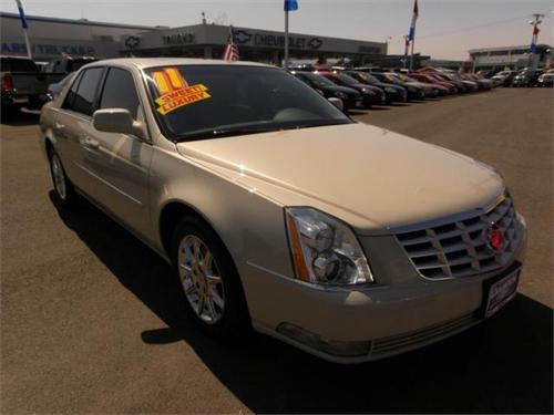 Cadillac DTS 2011 photo 1