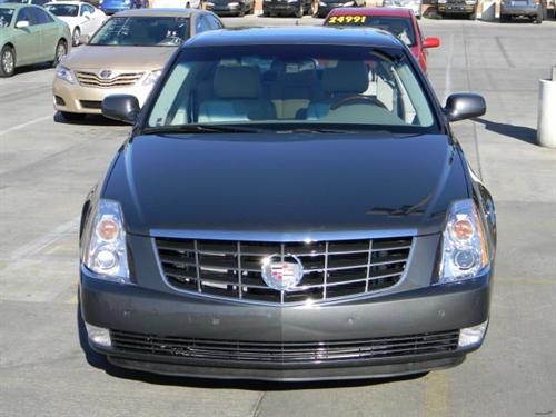 Cadillac DTS 2011 photo 2