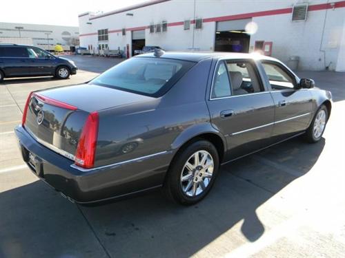 Cadillac DTS 2011 photo 4