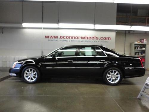 Cadillac DTS 2011 photo 1