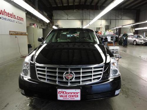 Cadillac DTS 2011 photo 2