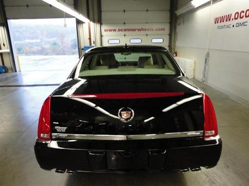 Cadillac DTS 2011 photo 3