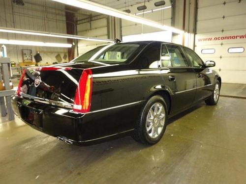 Cadillac DTS 2011 photo 4
