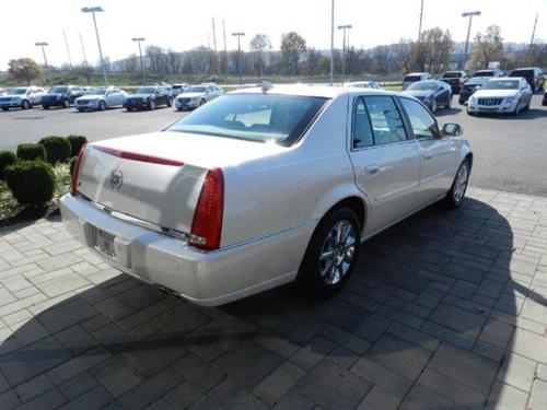 Cadillac DTS 2011 photo 1