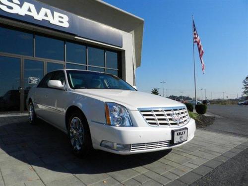 Cadillac DTS 2011 photo 2