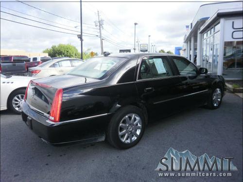 Cadillac DTS 2011 photo 2