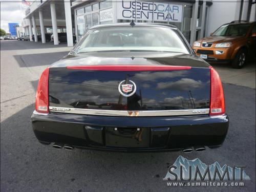 Cadillac DTS 2011 photo 3