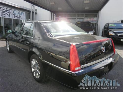 Cadillac DTS 2011 photo 4