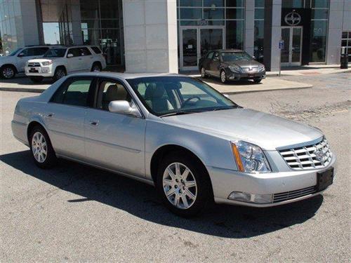 Cadillac DTS 2011 photo 1