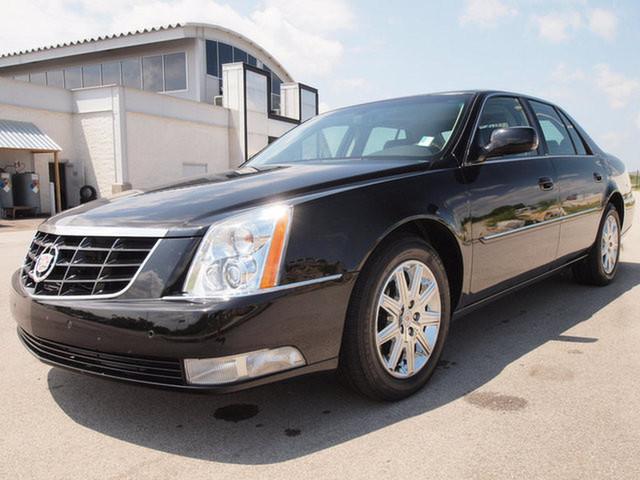 Cadillac DTS Premium Sedan