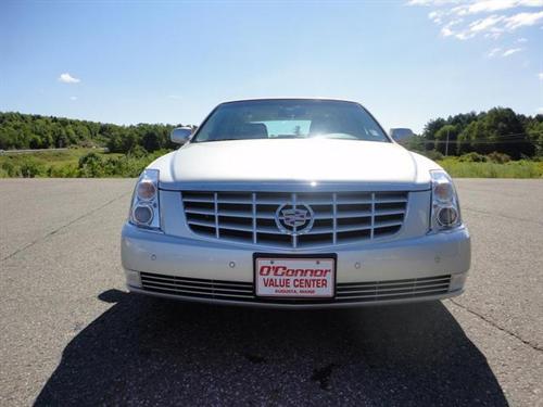 Cadillac DTS 2011 photo 1