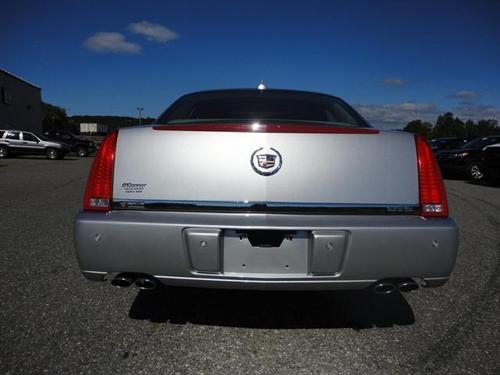 Cadillac DTS 2011 photo 2