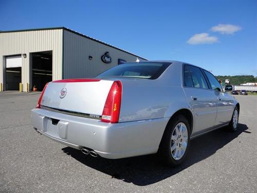 Cadillac DTS 2011 photo 3