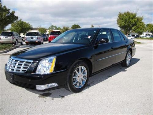 Cadillac DTS 2011 photo 1