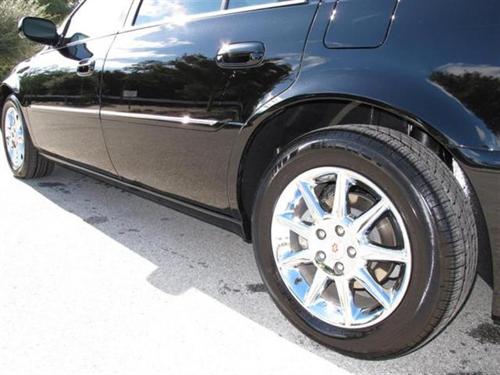 Cadillac DTS 2011 photo 2