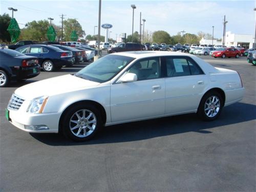 Cadillac DTS 2011 photo 1