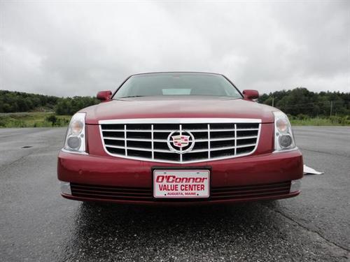 Cadillac DTS 2011 photo 2