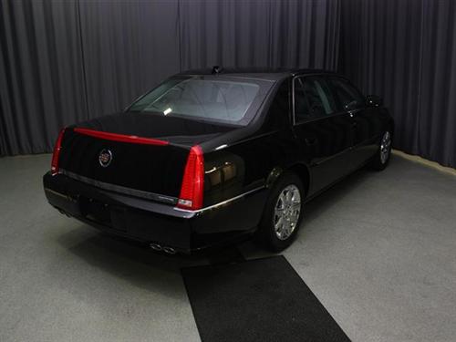 Cadillac DTS 2011 photo 3