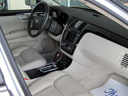 Cadillac DTS 2011 photo 1