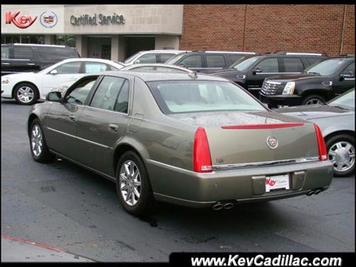Cadillac DTS 2011 photo 2
