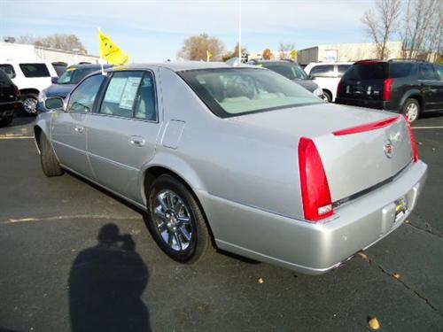 Cadillac DTS 2011 photo 1