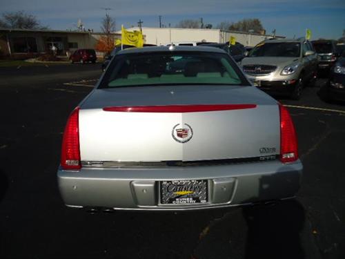 Cadillac DTS 2011 photo 2