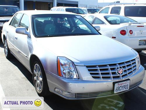 Cadillac DTS 2011 photo 1