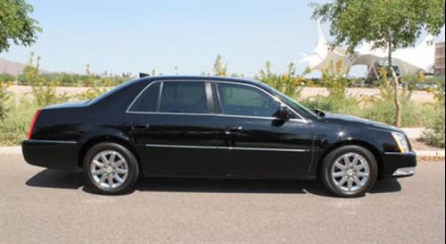 Cadillac DTS 2011 photo 1
