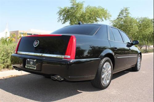 Cadillac DTS 2011 photo 2