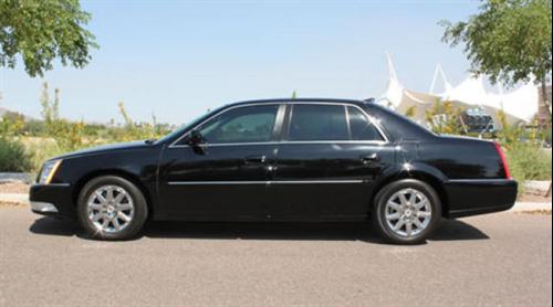 Cadillac DTS 2011 photo 3