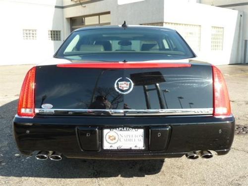 Cadillac DTS 2011 photo 1