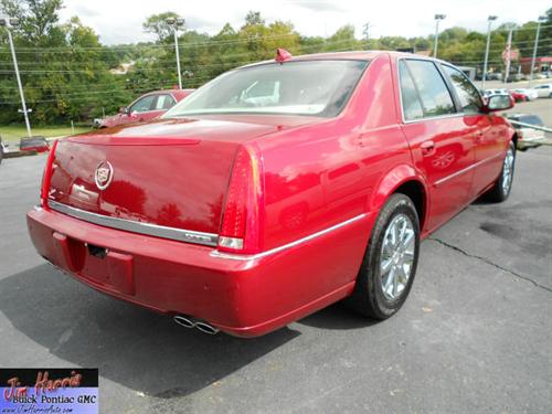 Cadillac DTS 2011 photo 2