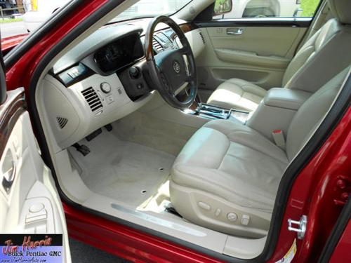 Cadillac DTS 2011 photo 3