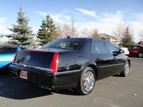 Cadillac DTS 2011 photo 1