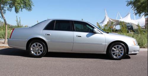 Cadillac DTS 2011 photo 1