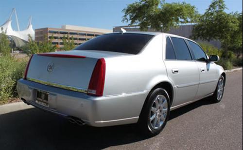 Cadillac DTS 2011 photo 2