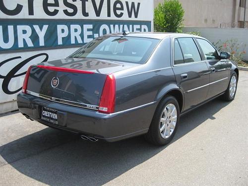 Cadillac DTS 2011 photo 2