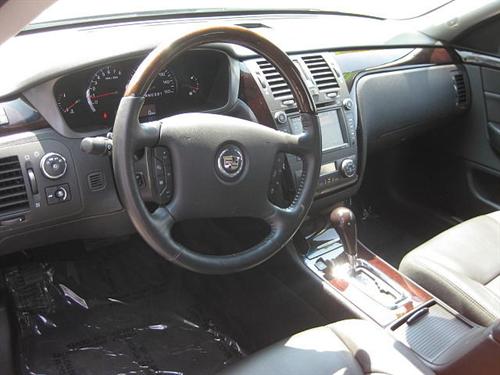 Cadillac DTS 2011 photo 3