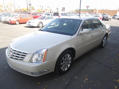 Cadillac DTS 2011 photo 1