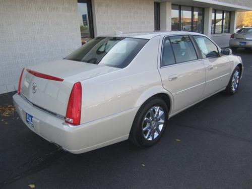 Cadillac DTS 2011 photo 3