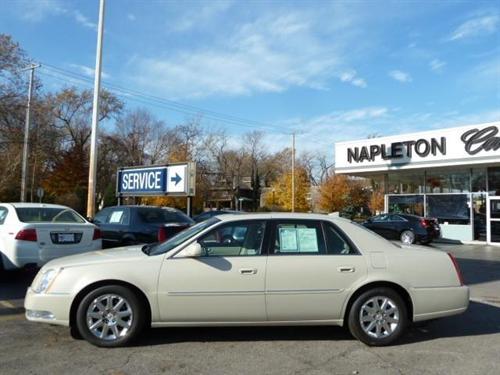 Cadillac DTS 2011 photo 1