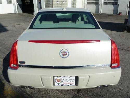 Cadillac DTS 2011 photo 4