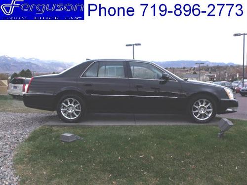 Cadillac DTS 2011 photo 1