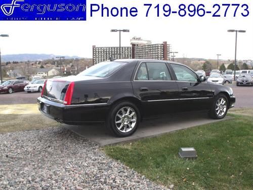 Cadillac DTS 2011 photo 2