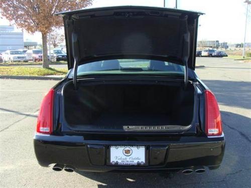 Cadillac DTS 2011 photo 2