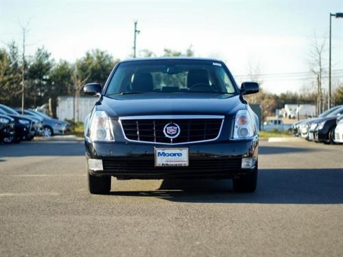 Cadillac DTS 2011 photo 2