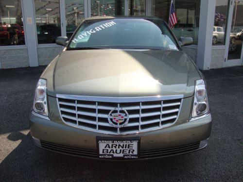 Cadillac DTS 2011 photo 1