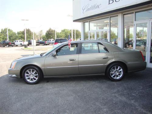 Cadillac DTS 2011 photo 2