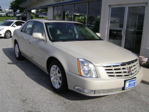 Cadillac DTS 2011 photo 1